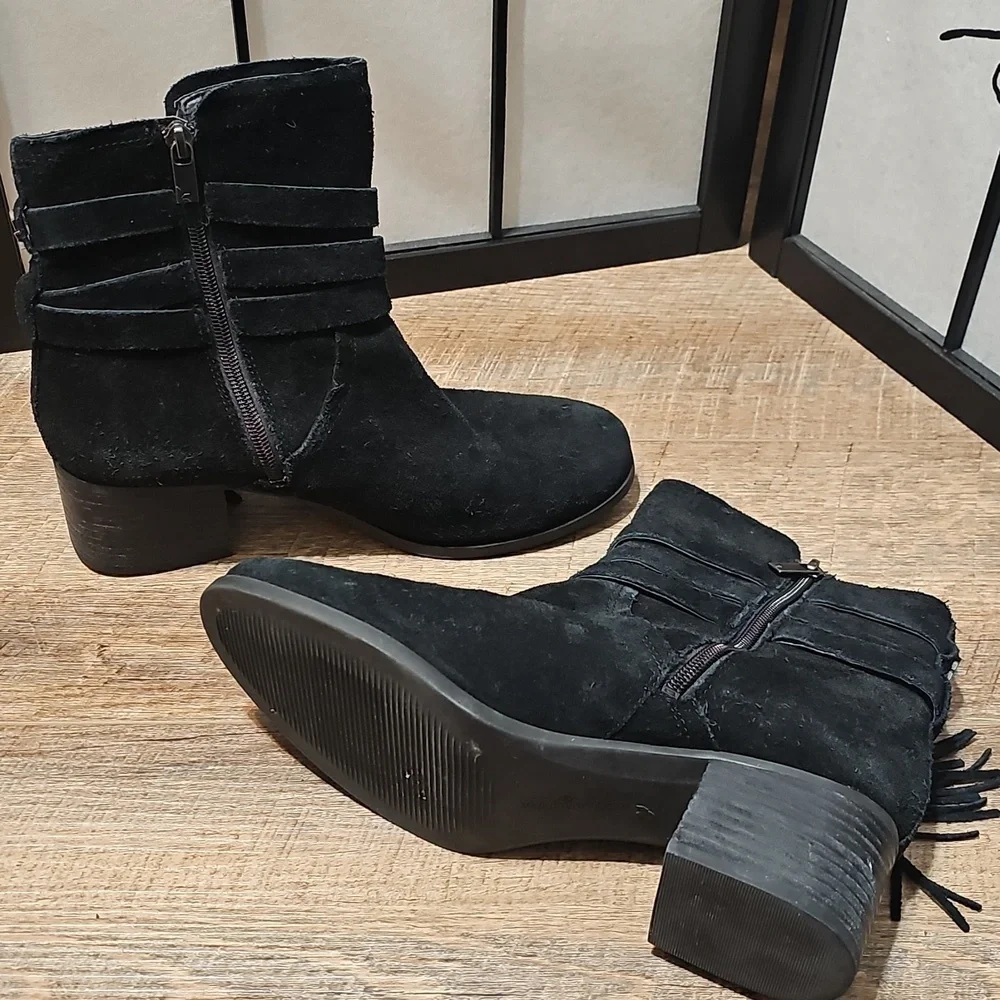 Koolaburra UGG Black Zippered Ankle Boots Kenz Suede Tassel Size 9